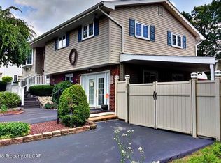 1356 Woodlawn Dr, Hazle Township, PA 18202