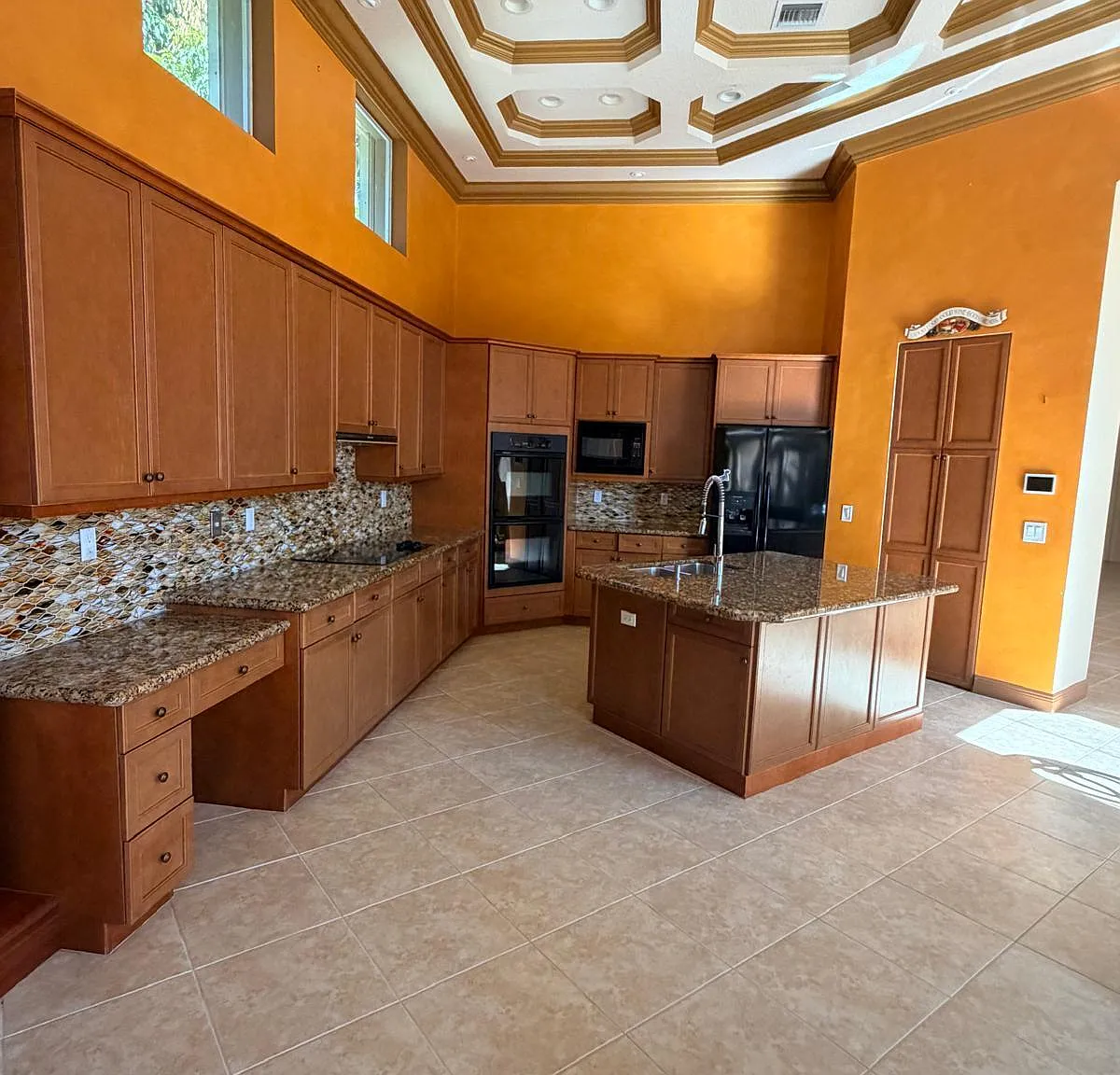 5 bed, 5.5 bath, 4034 sqft, $6,100 — Photo 2
