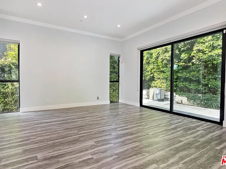 12730 Montana Ave — Photo 10
