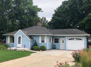 1035 E Hile Rd, Norton Shores, MI 49441