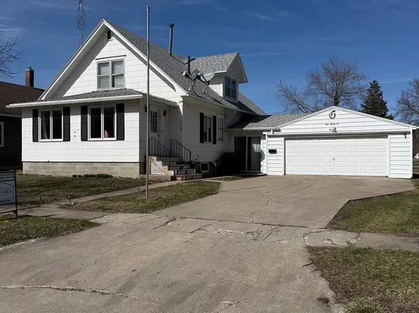 126 E Pleasant St, Rockwell City, IA 50579