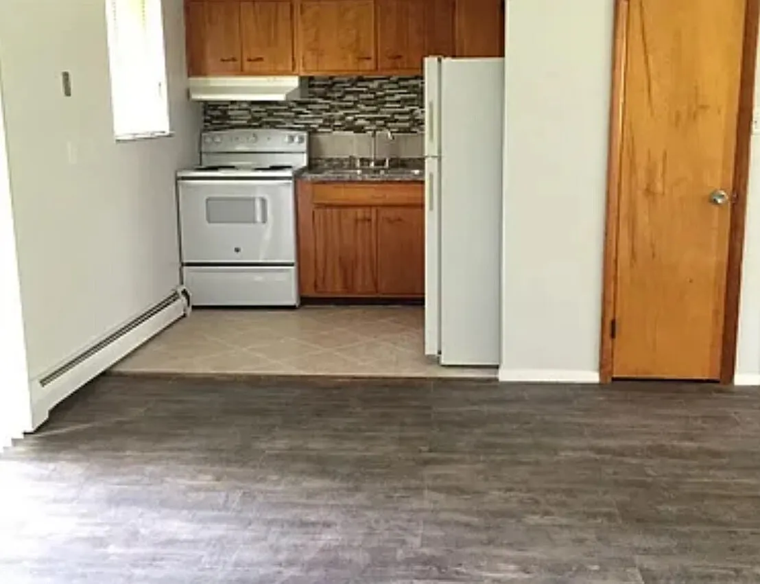 1330 West Hillcrest Avenue — Photo 3