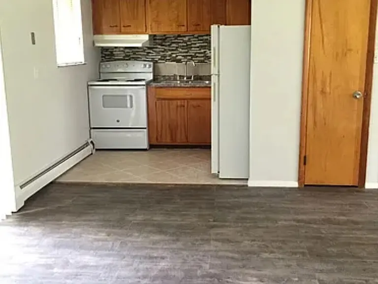 1330 W Hillcrest Ave — Photo 3