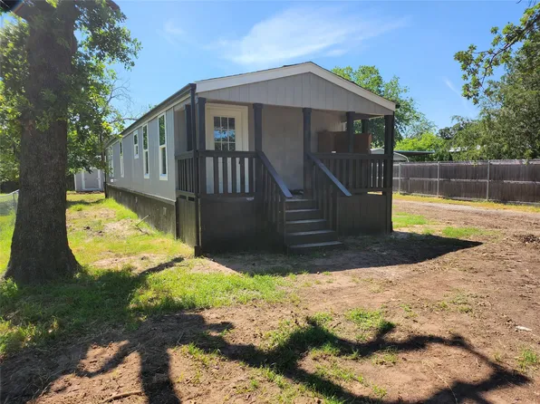 1225 Trails End St, Azle, TX 76020