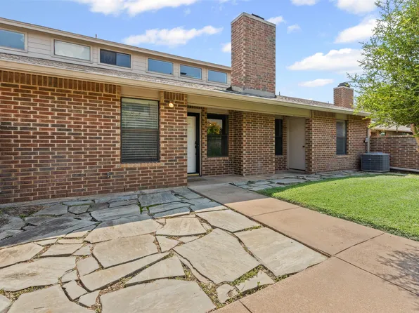 1125 Forest Creek St, Benbrook, TX 76126