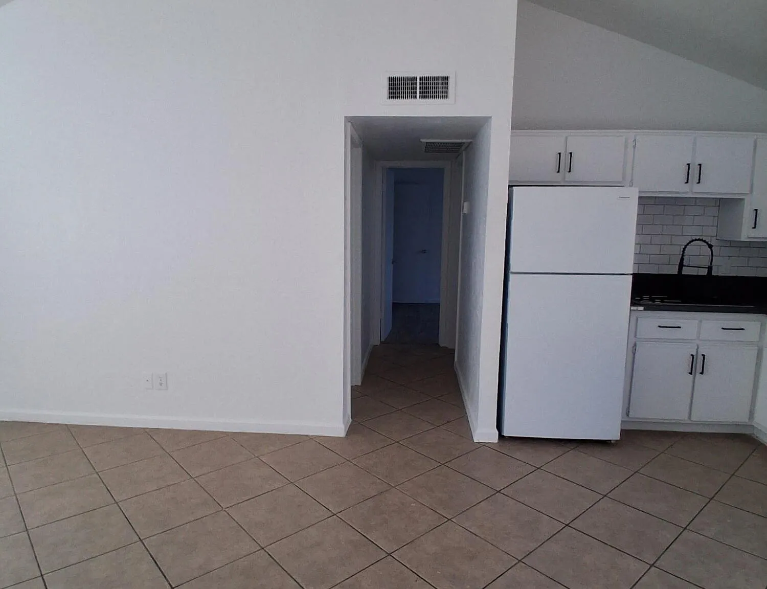 2 bed, 1.0 bath, 780 sqft, $1,195 — Photo 3