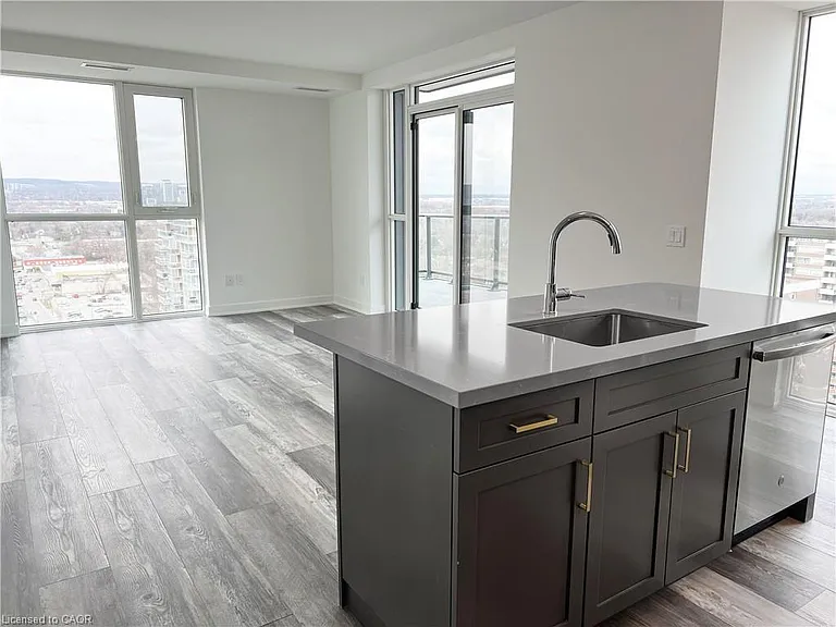 2007 James St #1802 — Photo 5