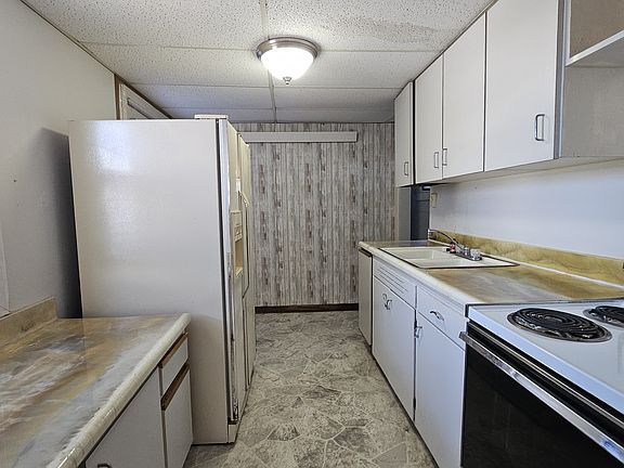 3rd image of 629 East Blvd N