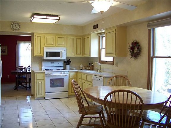 2nd image of 10003 Forestview Dr