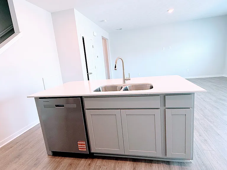 6304 Marinelli Dr N — Photo 14