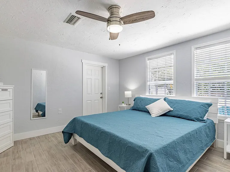 3505 Almeria Ave — Photo 18
