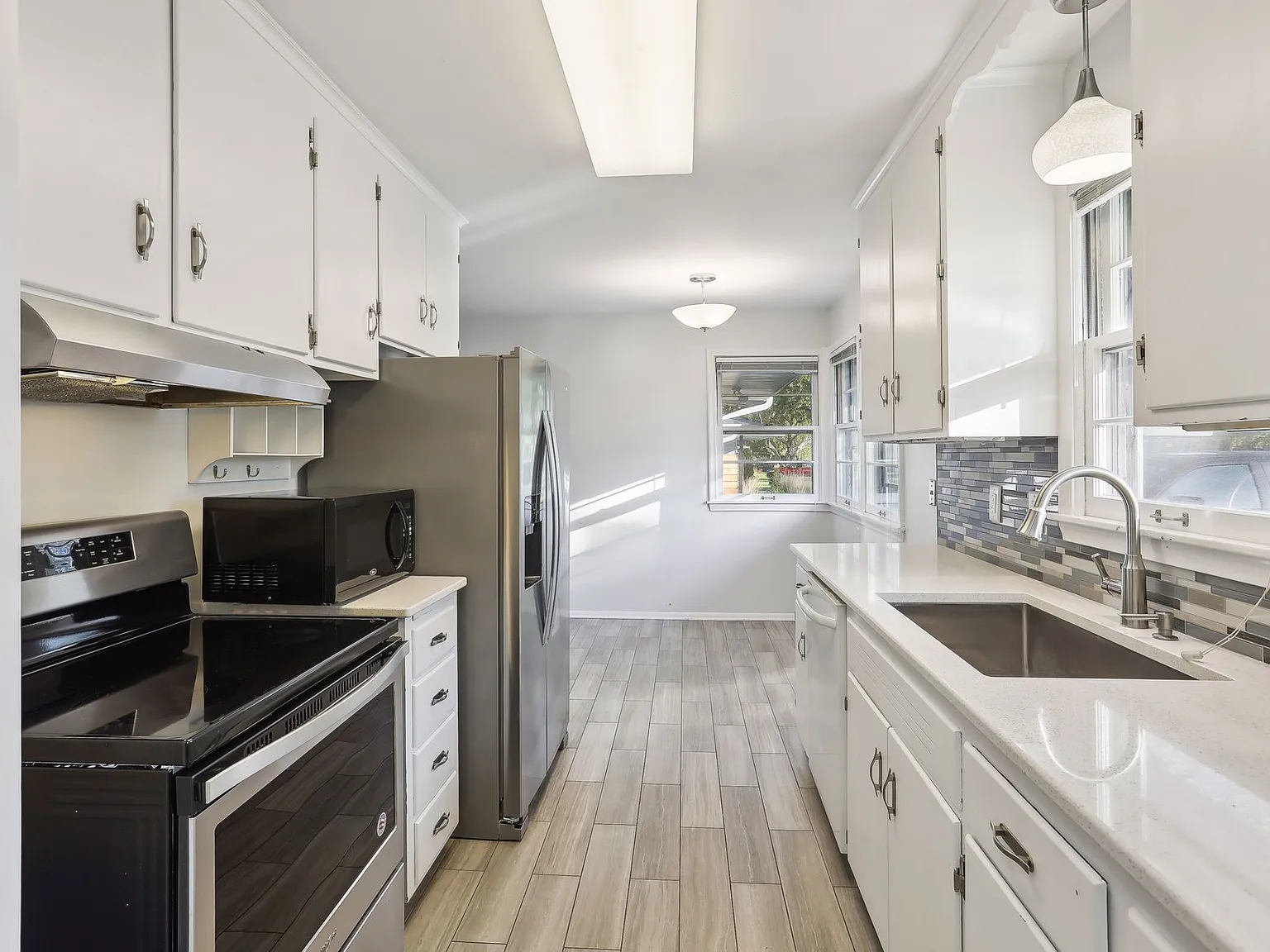 4 Bedroom Single Family Home — Photo 3