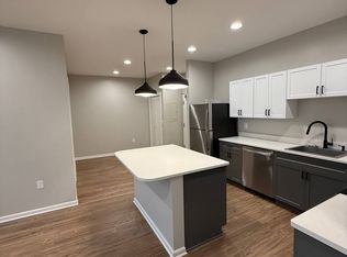 214 Kinne St #201, East Syracuse, NY