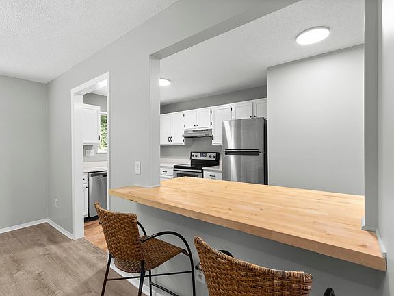 2nd image of 5 Sundance Dr #5
