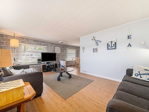 4th image of 47368 Woodland Dr