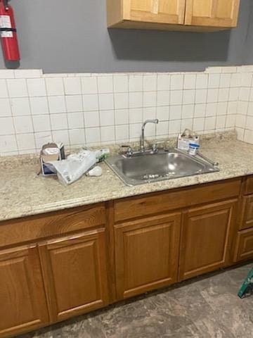 2nd image of 75 Race St