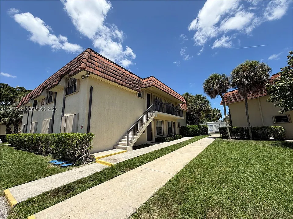 411 NW 100th Pl #201