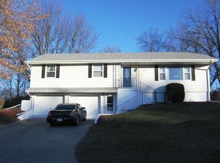 1810 Kemble Dr, Oskaloosa, IA 52577