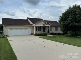 1519 Midland Dr, Hudson, NC 28638