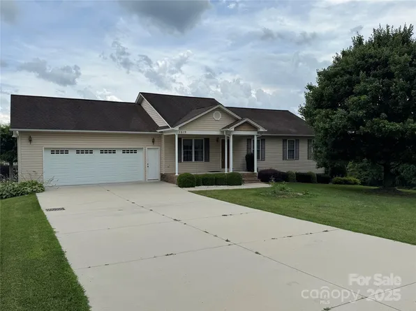 1519 Midland Dr, Hudson, NC 28638