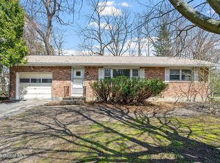 18 Circle Dr, Voorheesville, NY 12186