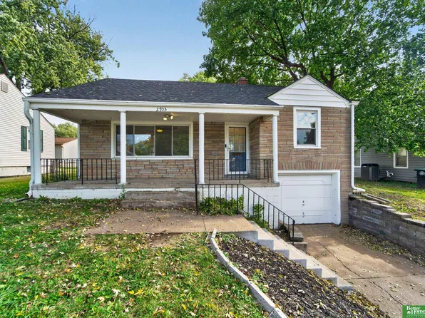 2705 S 42nd St, Omaha, NE 68105