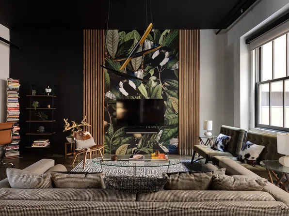 253 S Broadway St #208, Los Angeles, CA 90012