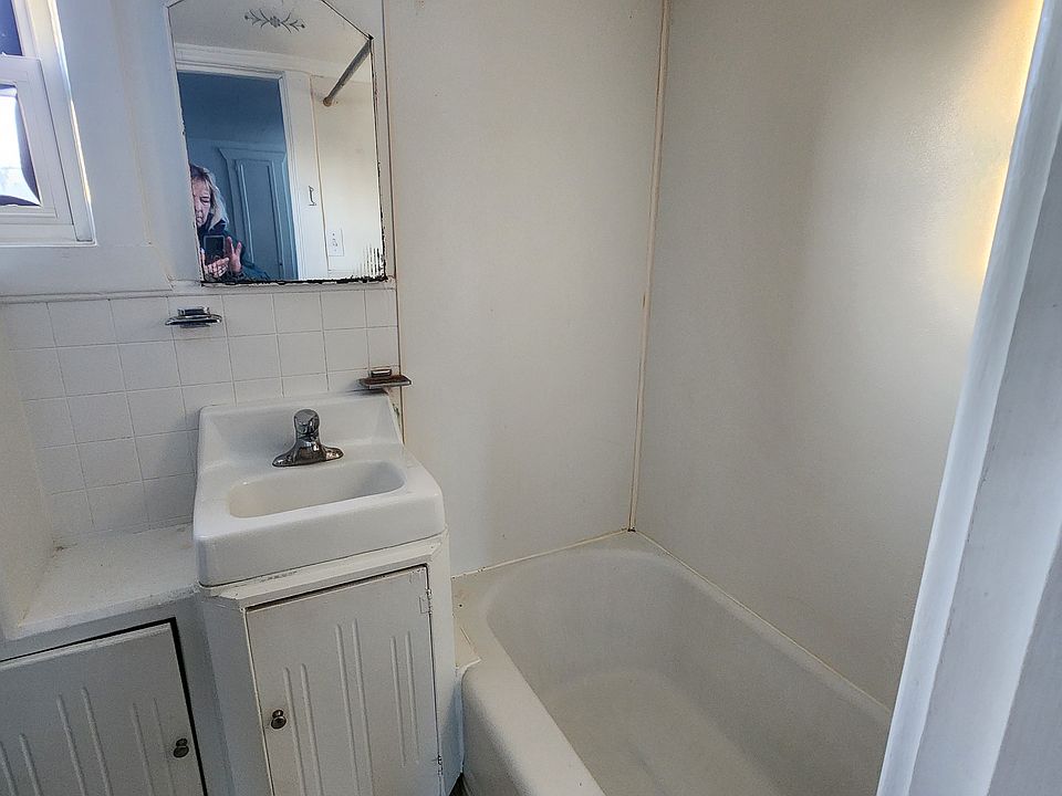 Sink, bathtub, closet and toilet are small....but adequate. These appliances share their space with the electric hot water heater.