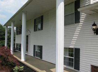 850 Lancelot Ln, Uniontown, OH