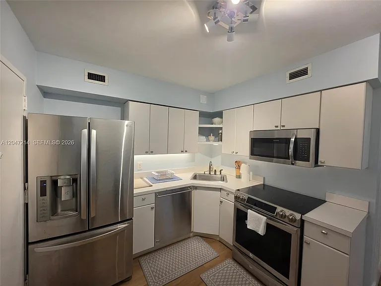 5151 Collins Ave #429 — Photo 6