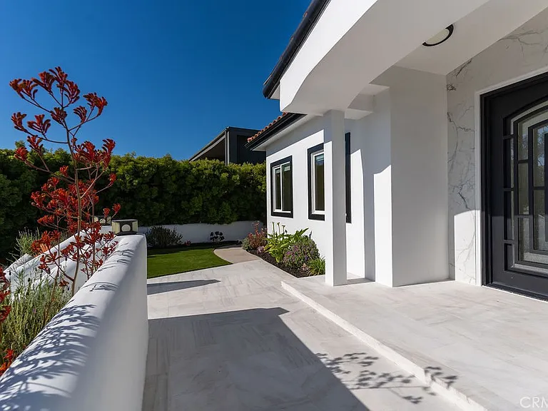 2850 Zell Dr — Photo 9