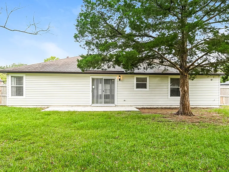1225 Peabody Dr E — Photo 16