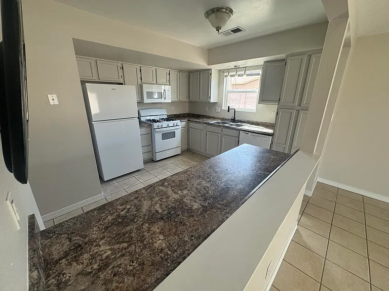 4765 Limestone Dr NE — Photo 9
