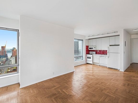 3rd image of 301 W 57th St APT 28G