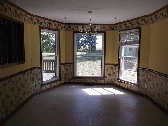 Bay window in kitchen eating area