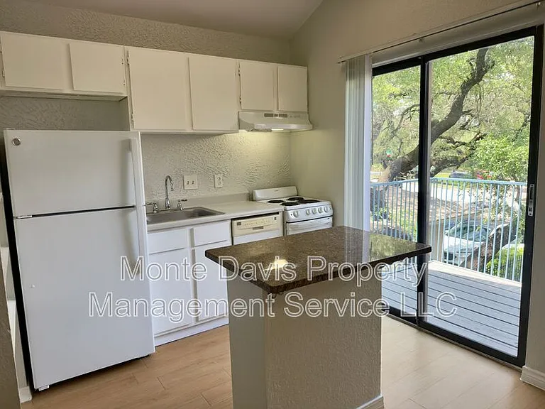 513 S Park Dr #301 — Photo 6