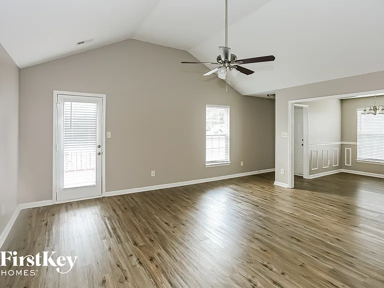 933 Milkwood Ln — Photo 5