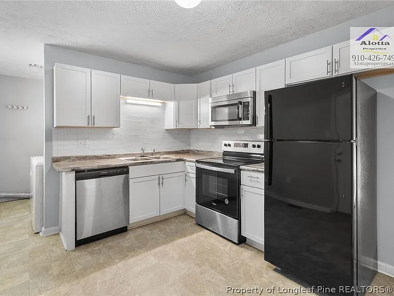 818 Grambling Ct — Photo 9