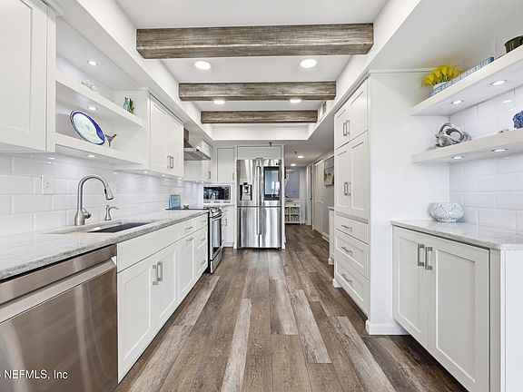 5th image of 411 1ST Street S #203