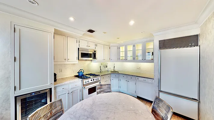 Rented by Compass | media 17