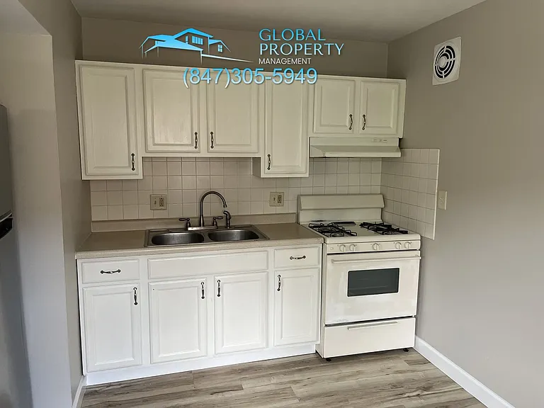 267 E Grand Ave — Photo 11