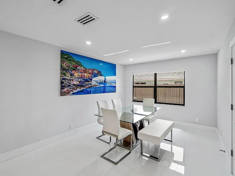 820 SW 16th St — Photo 14
