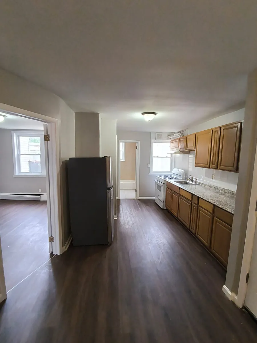 Building Photo - 90 E 21st St #2