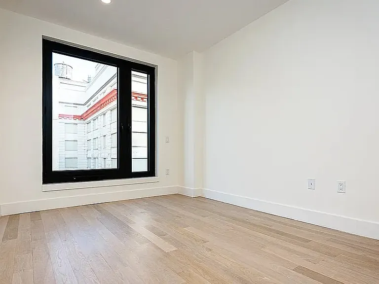 260 Gold St #1008 — Photo 11