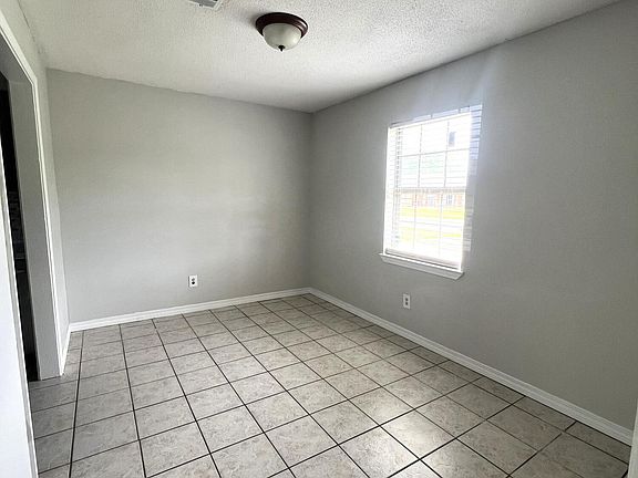 3rd image of 608 Kimberly Dr