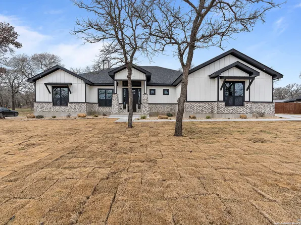 129 N. Tranquility Drive, La Vernia, TX 78121