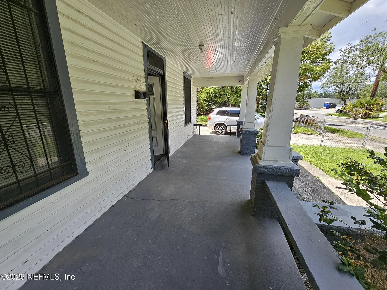 3 bed, 1.0 bath, 1268 sqft, $1,425 — Photo 2
