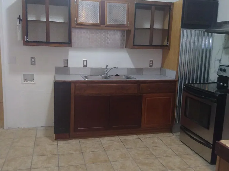 410 E Lohman Ave — Photo 3