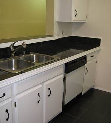 Deep sink, slate counter