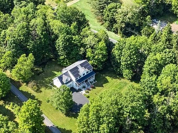 3rd image of 6 Colonial Dr